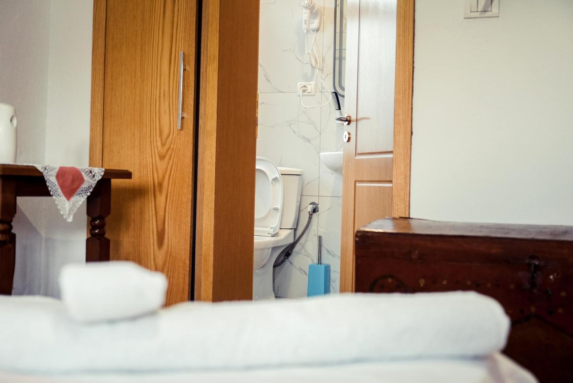 Guesthouse Arber ジロカストラ エクステリア 写真