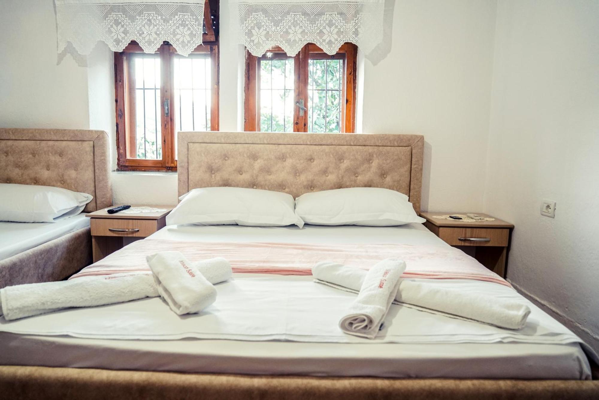 Guesthouse Arber ジロカストラ エクステリア 写真
