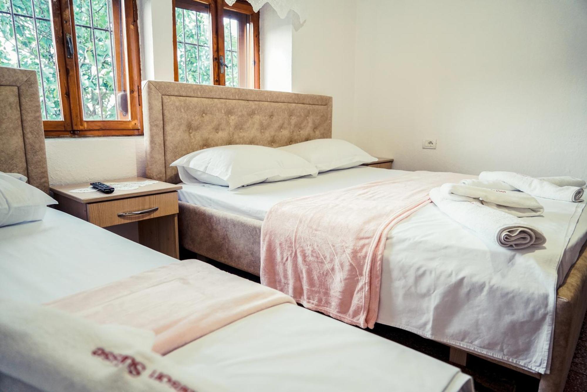 Guesthouse Arber ジロカストラ エクステリア 写真