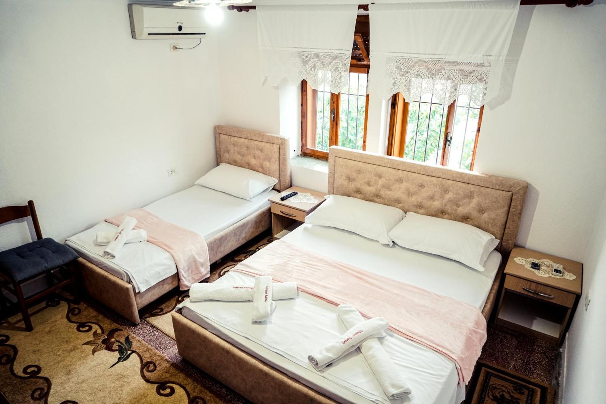 Guesthouse Arber ジロカストラ エクステリア 写真