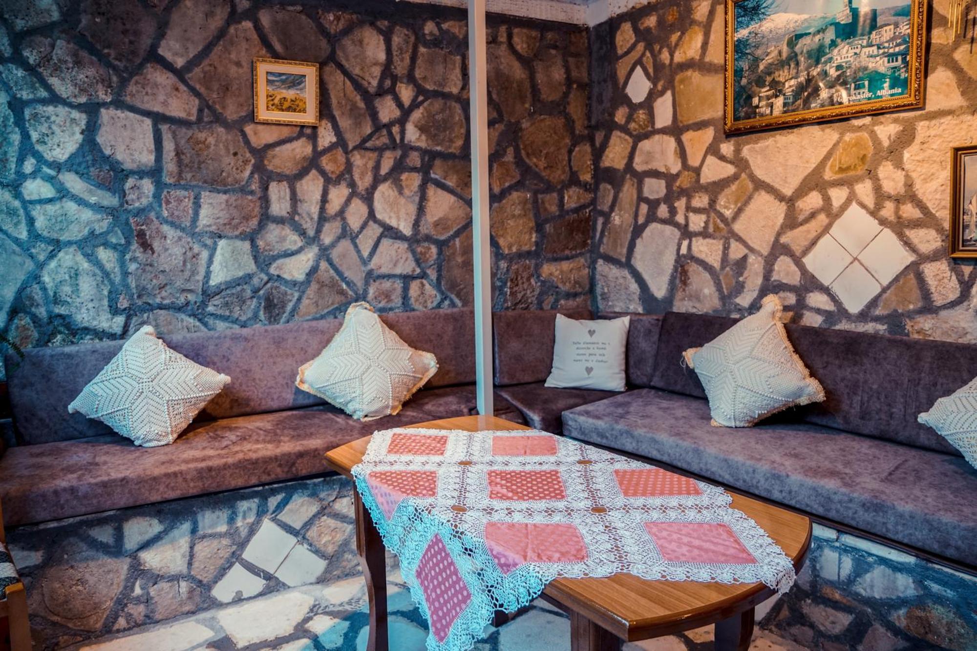 Guesthouse Arber ジロカストラ エクステリア 写真