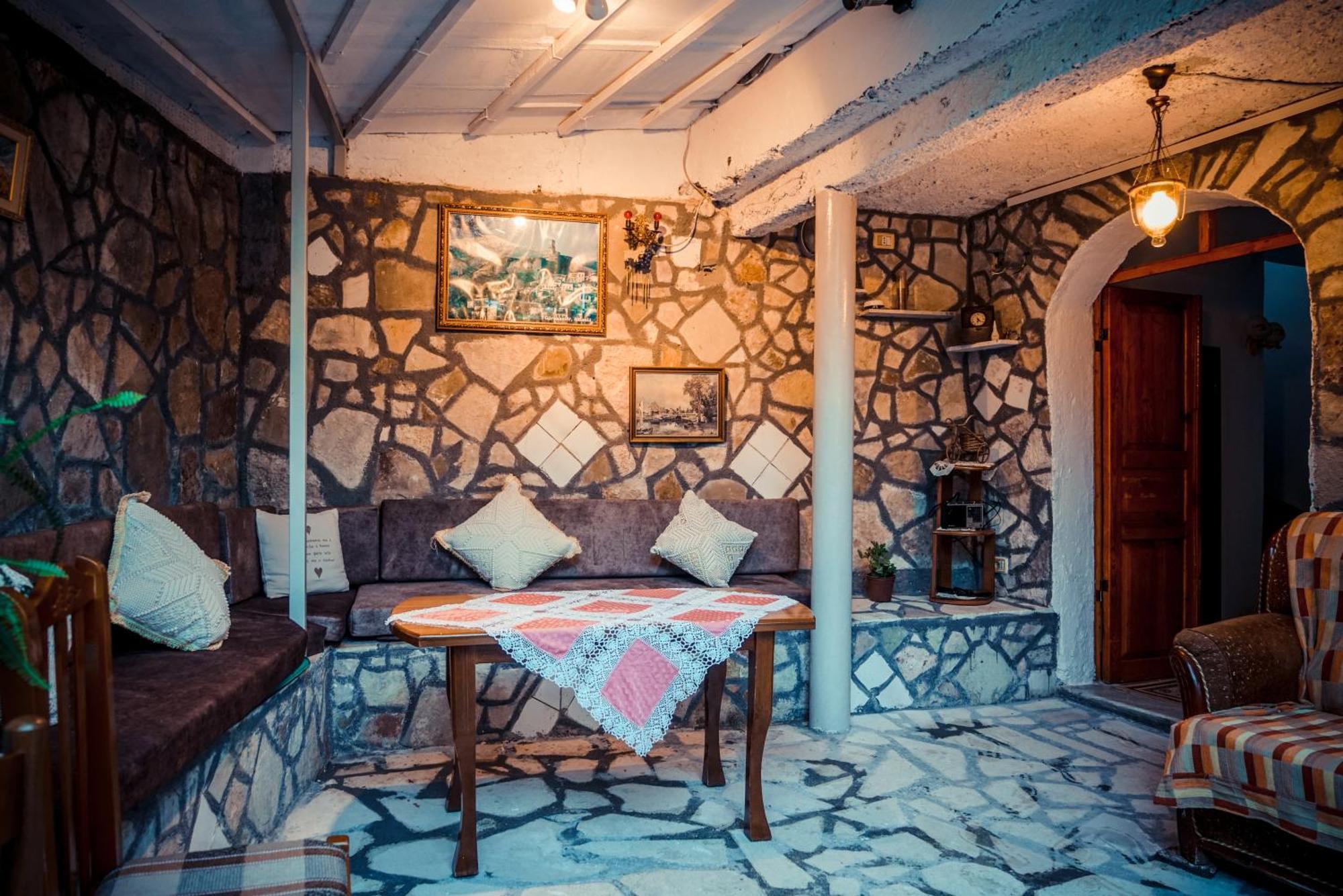 Guesthouse Arber ジロカストラ エクステリア 写真